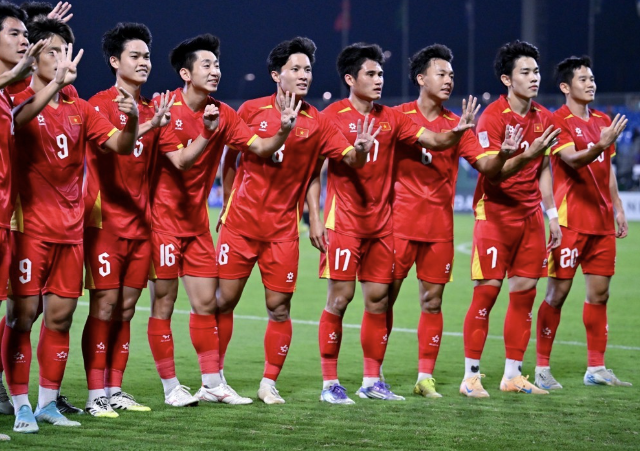 爱游戏体育-喜提30亿越南盾！越南队6战5胜+只输中国队 连续2场染红缔造耻辱