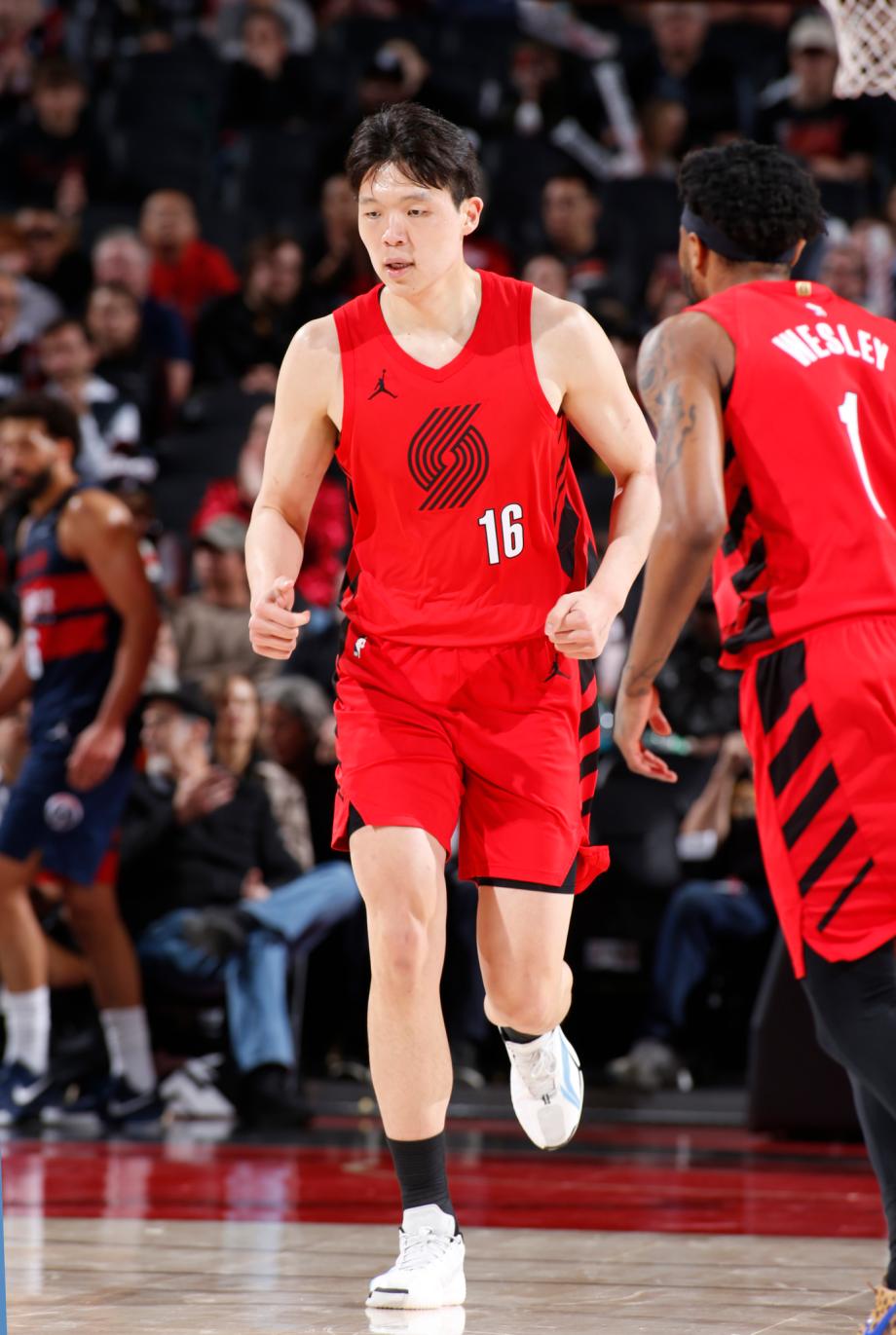 爱游戏APP-杨瀚森6分4篮板阿夫迪亚20+7 开拓者轻取奇才